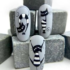 Gothic Nails Designs, Halloween Cat Nail, Halloween Cat Nails, Halloween Nails Simple, Dog Nail Art, Halloween Nail Art Designs, Almond Acrylic Nails Designs, Nail Polish Art Designs, Halloween Nail Ideas