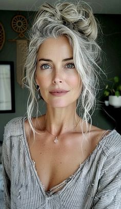 Gorgeous Gray Hair, Grey Hair Inspiration, Beautiful Gray Hair, Long Gray Hair, The Best Advice, Best Advice, Hairstyles For Women, Hair Care Tips