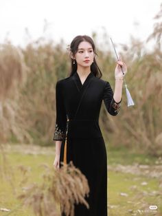 Korean Dress Style, Dress Outfits Korean, Black Dress Outfit Party, Black Dress Outfit, Outfit Korean Style, Chinese Style Dress, Accessories Model, Black Dresses Classy, Gaun Fashion