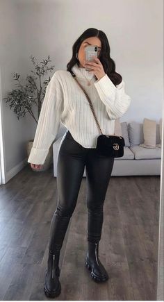 Look Legging, Winter Fashion Outfits Casual, Cold Outfits, Black Leather Pants, Elegante Casual, Causual Outfits, Winter Trends, Mode Inspo, Looks Chic