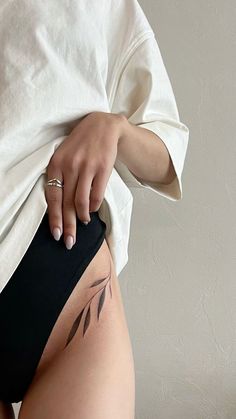 Rose Tattoo On Hip, Tato Minimal, Hip Thigh Tattoos, Hip Tattoos Women, Simple Tattoo Designs, Classy Tattoos, Discreet Tattoos, Tattoo Designs And Meanings, Subtle Tattoos