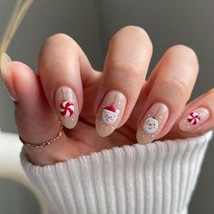 Nail Art Noel, Santa Nails, Cute Christmas Nails, Christmas Gel Nails, Xmas Nails, Nail Art Hacks, Nail Accessories, Holiday Nails