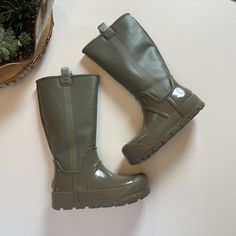 New Without Box / Tag Ugg Rubber Knee High Raincloud Rain Boots With Furry Lining Size: 7 Color: Olive Green Price Firm Ugg Olive, High Rain Boots, Womens Uggs, Winter Rain, Ugg Shoes, Rain Boots, Knee High, Olive Green, Size 7