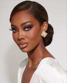 black women’s makeup inspo ✨ brown eyes • bun • motd • Aesthetic Hazel Eyes, Makeup Inspo Brown Eyes, Wedding Makeup Black Women, Eyes Makeup Black, Timeless Wedding Makeup, Wedding Makeup Photography, Hazel Eye Makeup, Miss California