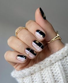 Pearl Nails With Gold Flakes, Black White And Gold Nails, 2024 Nails, January Nails, Gold Nail, Classic Nails, Black Nail Designs, Nails Pink, Short Nail Designs