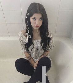 Karissa Lovewitch, Vampire Bride, Kei Visual, Interesting Images, Being Creative, Blogger Girl, Pretty Hairstyles, Look Cool, Hair Inspo