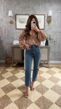 "10 Chic Business Casual Outfits to Elevate Your Fall Wardrobe" - Magic of Clothes Business Casual Outfits For Teens, Business Casual For Midsize Women, Black Top Work Outfit, Business Casual Outfits Simple, Fall Business Fashion, Professional Outfits Women Mid Size, Long Sleeve Business Casual, Fall Smart Casual Outfits, Quick Work Outfits