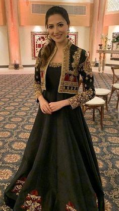 Blouse Lehenga, Pakistani Fashion Party Wear, Afghan Dresses, Simple Pakistani Dresses, Beautiful Dress Designs, Designer Party Wear Dresses, Designer Dresses Casual