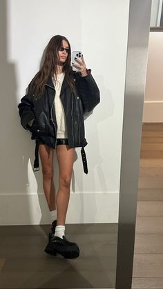 Casual Chic: The 2024 Style Guide for the Modern Woman Hailey Bieber Outfits, Paris Mode, Neue Outfits, Looks Street Style, Mode Inspo, Models Off Duty, Looks Chic, 가을 패션