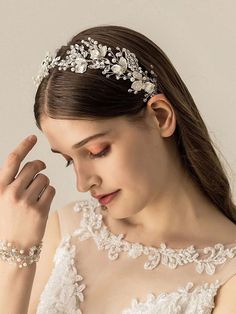 This is a beautiful bridal pearl and clear gem hand wired hair vine tiara. Boho wedding, prom or special occasion rhinestone gem leaf wreath tiara bejeweled accessory.Inspired by elegant myth creatures of feminine fairies and princesses, this delicate hand-crafted headband flexy wreath style tiara adds glamour and chic to your bridal outfit. At 14 inches in length, there are two symmetrical parts consistent of silver leaves, flowers, crystals and pearls. The flexible wires can be easily bent acc Wedding Head Wreath, Tiara Boho, Wire Tiara, Leaf Headband Wedding, Myth Creatures, Head Wreath Wedding, Floral Hair Vine, Pearl Bridesmaid Jewelry, Beach Jewelry Boho