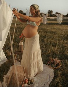 Maternity Festival Outfits, Pregnant Hippie, Hippie Pregnancy, Boho Maternity Photoshoot, Hippie Mama, Mother Baby Photography, Boho Maternity, Winter Maternity, Fall Maternity