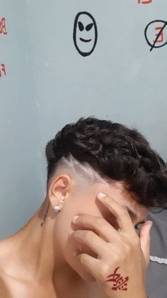 ravanepaloma5 on Pinterest Fade Haircut Designs For Men, Simple Hair Designs, Haircut Designs For Men, Hair Designs For Men, Braids With Fade, Haircut Design, Low Taper, Cabello Afro Natural