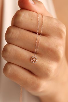 Minimalist Diamond Necklace, Raw Diamond Necklace, Diamond Flower Pendant, Handmade Boho Jewelry, Fancy Jewelry Necklace, Pretty Jewelry Necklaces, Dainty Gold Necklace, Classy Jewelry