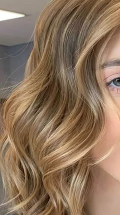 Sunset Highlights, Cherry Blonde, Blond Highlight, Golden Hair Color, Summer Hair Inspo, Hairstyles For Thinning Hair, Warm Blonde Hair, Highlight Hair, Hair Color Caramel