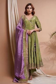 Buy Green Tissue Silk Embroidery Moti V Neck Floral Butti Angarkha Anarkali Set For Women by Ahi Clothing Online at Aza Fashions. Latest Anarkali Designs, Angarkha Anarkali, Purple Dupatta, Saree Reuse, Anarkali Designs, Silk Anarkali Suits, Desi Dress, Dress Designing