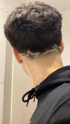 Buzzcut Fade Design, Design For Taper Fade, Low Taper Fade Haircut Design, Tapper Fade Freestyle, Designs For Haircuts, Freestyle Haircut Designs, Buzzcut With Designs, Haircut For Men Short Hair, Back Taper Design