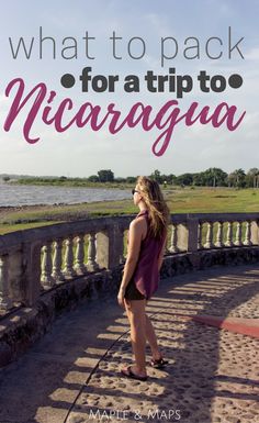 a woman standing on steps with the words what to pack for a trip to niagara