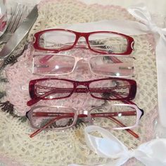 Red Y2k Glasses, Y2k Reading Glasses, Pink Bayonetta Glasses, Glasses To Get, 2000s Glasses Frames, Early 2000s Glasses, Red Bayonetta Glasses, Aesthetic Assecories, Coquette Sunglasses