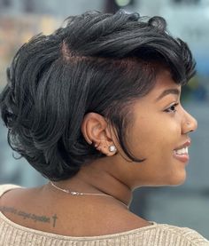 Bob Hairstyles For Black Women, Natural Hair Bob, Short Hair Black, Black Bob, Short Hair Pixie Cuts, Short Sassy Hair, Pelo Afro