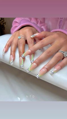 Best Nails 2023, Funky Acrylic Nails, Zebra Acrylic Nails, Summer Nail Ideas, Zebra Nails, Summer Nail Designs, Drip Nails, Green Nail