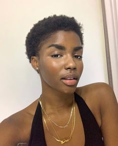 short hair hairstyle Chop Hairstyles, Dark Skin Girl, Short Afro, School Hair, Big Chop, Dark Skin Women, African Beauty, Flawless Skin