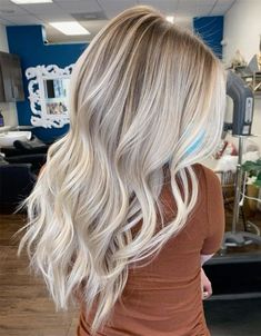 Cool Blonde Balayage Babylights, Platinum Teasy Lights, Platinum Blonde Balayage On Light Brown Hair, Balayage Bright Blond, Blonde Balayage Hair Color Ideas, Light Blonde Dimensional Hair, Creamy Blonde Shadow Root, Blonde With Depth Highlights, Blonde Hair Color Ideas For Summer Long