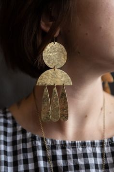 Can a piece be simple and statement at the same time? We believe it's possible with these stunners! Featuring a perfectly balanced collection of our custom hammer faceted brass components - these are an instant showstopper. Materials & Details Lightweight Hand Textured Brass Measures 4 1/2" long Fusion Style Brass Drop Earrings, Modern Teardrop Brass Linear Earrings, Modern Electroformed Metal Jewelry, Unique Long Drop Brass Earrings, Modern Hand Forged Bronze Earrings, Bronze Brass Long Drop Earrings, Unique Hammered Brass Jewelry, Bronze Long Drop Brass Jewelry, Bronze Brass Long Drop Jewelry