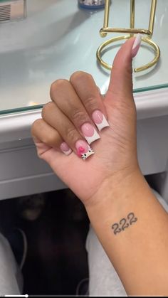 #nails #nailfie #y2k #y2knailsacrylic #acrylicnaildesigns #acrylic #acrylicnails #hellokitty #hellokittynails #sanrio #sanrionails #frenchnails  #frenchtipnails White French Tip Nails Hello Kitty, Medium Square Acrylic Nails Hello Kitty, White Nails With Hello Kitty, Shorts Square Nails, Helooo Kitty Nails, Basic Hello Kitty Nails, Hello Kitty Birthday Nails, Y2k Simple Nails, Nails Inspo Hello Kitty