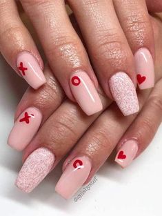 cute valentines nails Valentines Nail Art Designs, Vday Nails, Heart Nail Designs, Valentine Nail Art, February Nails, Nail Designs Valentines, Red Nail, Heart Nails, Nail Charms