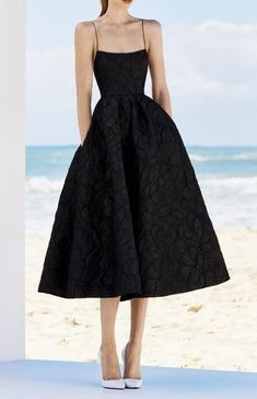 Fancy Closet, Prom Dress Black, Walking Closet, 파티 드레스, Alex Perry, Summer Cocktail, Clothing Inspiration, Pretty Style, High Voltage