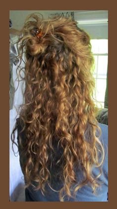 Hair Stylies, Long Curly Hair, Long Curly, Aesthetic Hair, Curly Hair Styles Naturally, Hair Day, Pretty Hairstyles, Wavy Hair, Hair Looks