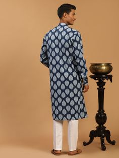 SHVAAS By VASTRAMAY Men's Blue Leaf Print cotton Kurta With White Pant Style pyjama Set This stylish and comfortable kurta pyjama set by SHVAAS from VASTRAMAY is perfect for any traditional occasion. The blue leaf print on the kurta adds a touch of elegance and modernity, while the white pant style pyjama ensures comfort and a sleek look. Ideal for festive events, weddings, or casual gatherings. Key Features Elegant blue leaf print Comfortable cotton fabric Perfect for traditional occasions Come Blue Cotton Sleepwear For Home, Casual Cotton Kurta With Relaxed Fit, Blue Cotton Sleepwear With Pockets, Casual Long Sleeve Cotton Kurta, Blue Cotton Kurta With Relaxed Fit, Blue Cotton Sets With Long Pants, Casual Cotton Kurta For Loungewear, Traditional Cotton Sleepwear For Home, Traditional Cotton Sleepwear For Loungewear