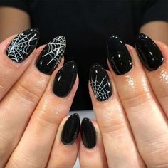 15+ Cute Halloween Nail Design Ideas 26 Halloween Nails Short Gel, Ongles Goth, Event Nails, Black And White Nail, Black Halloween Nails, Witchy Nails