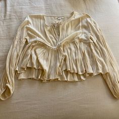 Never Worn O’neil Shirt, Super Cute And Perfect For Warm Weather Casual Cream Flowy Tops, Flowy Cream Casual Tops, Cream Long Sleeve Shirt For Day Out, Chic Flowy Cream Tops, Cream Long Sleeve Flowy Top, Cream Flowy Top For Brunch, Cream Long Sleeve Top For Summer, Cream Long Sleeve Top For Brunch, Cream Long Sleeve Summer Tops