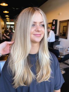 Honey golden blondes natural blonde with money pieces blended blonde teasy lights Blonde With Money Pieces, Long Blonde Hair Cuts, Lived In Blonde, Goddess Beauty, Money Pieces, Blonde Layered Hair, Blonde Hair Transformations, Straight Hair Cuts