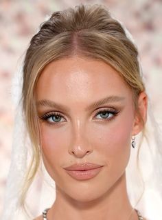 Bridal Makeup Looks Blue Eyes, Bridal Glam Blue Eyes, Bridal Makeup Blonde Brown Eyes, Wedding Glam Blue Eyes, Glowy Makeup Blonde Hair Blue Eyes, Formal Makeup Looks For Blue Eyes, Blonde Hair Hazel Eyes Makeup, Formal Makeup Blue Eyes, Makeup Fair Skin Blue Eyes