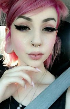 Different Eyeliner Looks, Pretty Piercings, Eyeliner Designs, Diverse Beauty, Make Up Inspiration, Alternative Makeup, Alt Girls, Hair Color Pastel, Goth Makeup