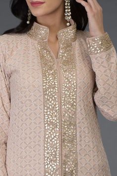 Long Kurti Designs, Kurti Embroidery Design, Pakistani Dresses Casual, Kurta Neck Design, Dress Neck Designs, Kurti Designs Party Wear, Kurti Neck Designs, Kurta Designs Women, Beautiful Suit