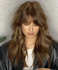 25 Trendy Aesthetic Shaggy Haircuts for Women: Your Ultimate Style Guide | The Best Stylish 25 Shaggy Haircuts for Women (Detailed Gallery) Curtain Bangs 70s Hair Shag, Black With Copper Hair, Shaggy Blowout, Medium Length Frizzy Hair, Retro Bangs Long Hair, Stevie Nicks Bangs, French Bangs Wavy Hair, 80s Long Shag Haircut, Stevie Nicks Hair Inspiration