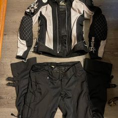 a motorcycle jacket and pants laid out on the floor next to each other with gloves