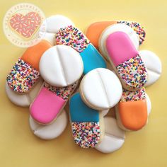 Pills- Nurse's week cookies Pill Cookies, Get Well Cookies, Pharmacy Party, بيتي فور, Medical Cookies, Nurse Cookies, School Cookies, Cookies Cupcake, Party Cookies