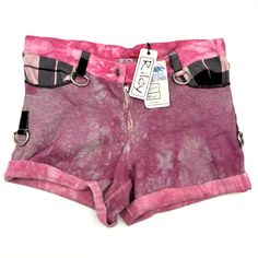 Vintage 00s Riley Stretch Punk Shorts * Made In Usa * 100% Cotton * French Terry Material With Fleece-Like Inner Lining * Hot Pink Body, Black Plaid Pockets * 7 Silver-Tone D-Ring Accents * Mid Rise * Flat Front * Cuffed Hems * Zip And Button Closure * Belt Loops * Slash Pocket Design * Moderate Stretch! * Original Msrp: $85.00 Women's Size L Refer To Measurements Below To Ensure Accurate Fit Before Purchase! 9" Rise 16.5" Waist (33" Circumference) 17.5" Hips 3.5" Inseam 10.5" Thigh Openings 11" Punk Shorts, Slash Pocket, Body Black, Pink Body, Pink Plaid, Black Plaid, D Ring, Pocket Design, French Terry