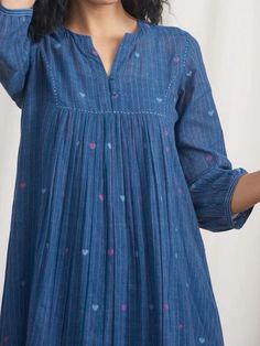 Jamdani Kurta Design, Indigo Dress Designs, Cotton Kurti Designs Latest Fashion 2024, Aline Kurti Design, Shirt Dress Indian, Street Fashion Inspiration, Modest Street Fashion, Salwar Pattern