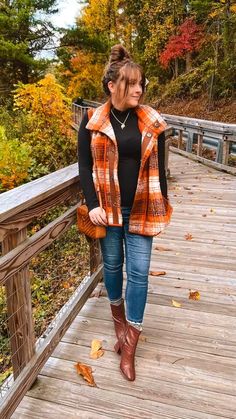 Thanksgiving Outfit Ideas That Will Make You the Star of the Dinner!🧡🍂 Step up your style game with this stunning Thanksgiving Outfit Ideas Women are obsessing over! Perfect for all your Fall Events, this look is the ultimate mix of chic and comfort. Not sure What To Wear Fall? Pair this outfit with Black Kitten Heels to elevate your look effortlessly. Whether you\'re attending an elegant Event Outfit gathering or keeping it relaxed with Lazy Day Outfits, this ensemble has you covered. Find m... Fall 2022 Outfits, Fall Vest Outfits, Fall Aesthetic Outfit, Fall Maternity Outfits, 2022 Outfits