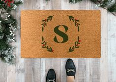 Welcome friends and family to your door this holiday season with this custom monogram wreath doormat! It features a monogrammed letter with a lovely green wreath detail making it the perfect personalized Christmas present. Personalized Door Mats Cricut, Merry Christmas Door Mat, Initial Door Mat, Custom Door Mat Christmas, Personalized Front Door Mat, Christmas Doormat, Welcome Friends, Holiday Theme, Layered Rugs