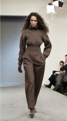 Alaia Runway 90s, 1990s Minimalism Fashion, Alaia Knitwear, Azzedine Alaia 90s, Alaia Aesthetic, Alaia Outfit, Classic Outfit Aesthetic, Alaia 90s, 90s Winter Fashion