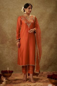 Orange kurta with floral zardozi and zari organza embroidered neck and sleeve. Paired with narrow pant and an organza dupatta. - Aza Fashions Suits Punjabi, Kurta Pant Set, Pakistani Designer Suits, Designer Dresses Casual, Straight Kurta, Embroidery Designs Fashion, Organza Dupatta, Kurta With Pants, Pants Pattern