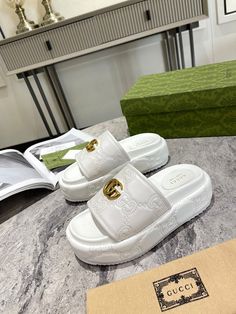 Size: 35-47 It comes with Dust box, Care manual, Tag, and Paper bag.Size Guide: Luxury Slippers, Greek Fashion, Size Guide, Paper Bag, Slippers, Things To Come, Women Shoes