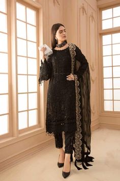 Black Pakistani Dress, Pakistani Dresses Party, Wear Black Dresses, Pakistani Party Wear, Gaun Fashion, Beautiful Pakistani Dresses