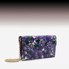 Make a statement of timeless elegance with Dolce and Gabbana's collection of luxury bags. You deserve the best 💎😉 With Love We Stride sendegaro.com #DolceGabbana #sendegaro #LuxuryBags #ItalianCraftsmanship #ItalianLuxury #LuxuryLifestyle #dolcegabbanabags #fashionshoesstyle #luxurywears #luxurywomen Crystal Embroidery, Anemone, You Deserve, Fashion Women, Mini Bag, Women Fashion